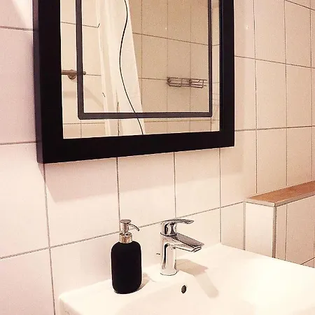 Kostenguenstige Souterrain Ferienunterkunft - Strandnah Und Modern Eingerichtet Inklusive Gartenzugang, Parkplatz & Fahrradunterstellplatz アパート *