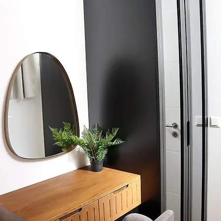 Kostenguenstige Souterrain Ferienunterkunft - Strandnah Und Modern Eingerichtet Inklusive Gartenzugang, Parkplatz & Fahrradunterstellplatz * シャルボイツ