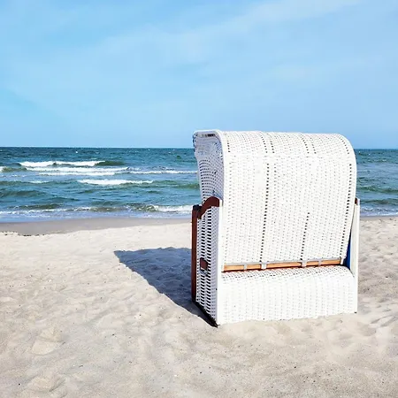 Kostenguenstige Souterrain Ferienunterkunft - Strandnah Und Modern Eingerichtet Inklusive Gartenzugang, Parkplatz & Fahrradunterstellplatz シャルボイツ
