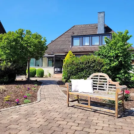 Strandnahe Souterrain-ferienwohnung Mit Garten Und Parkplatz *